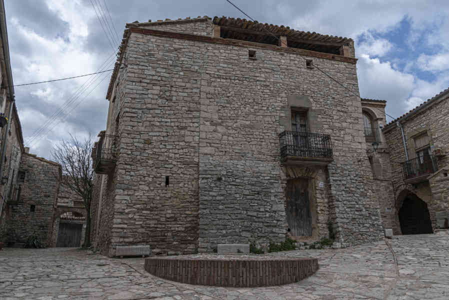 Lleida - Montfalcó Murallat 13.jpg